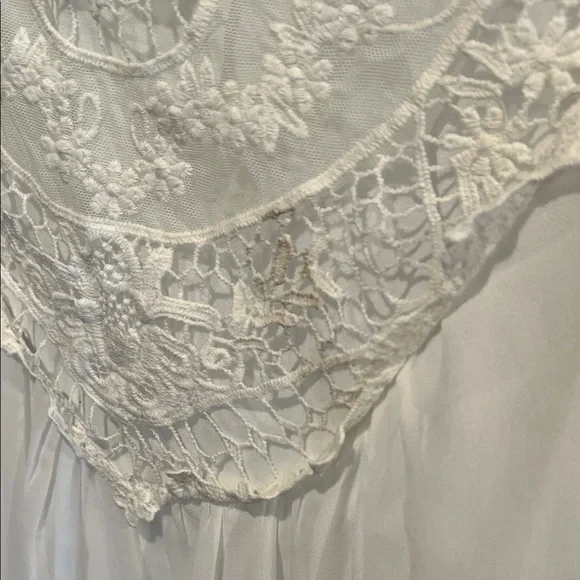 Elegant White Lace Women's Top - Picture 4 of 6